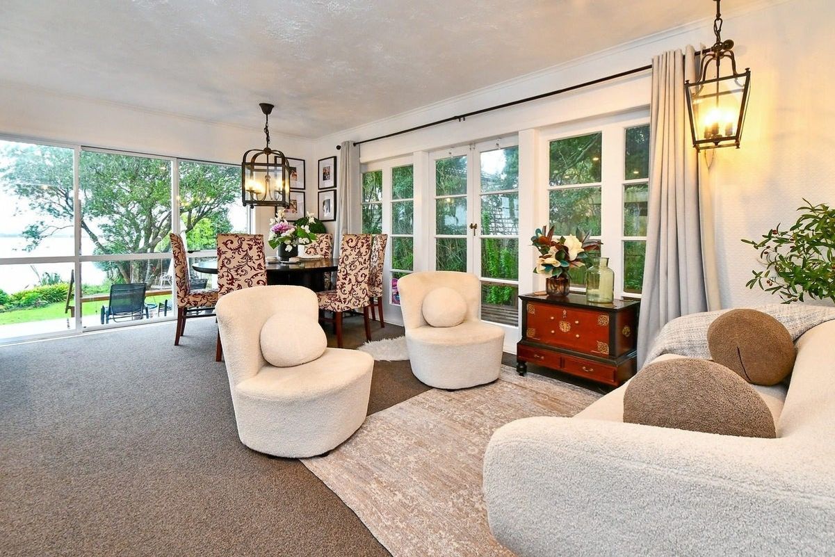 Family home with water front view - Widok 6