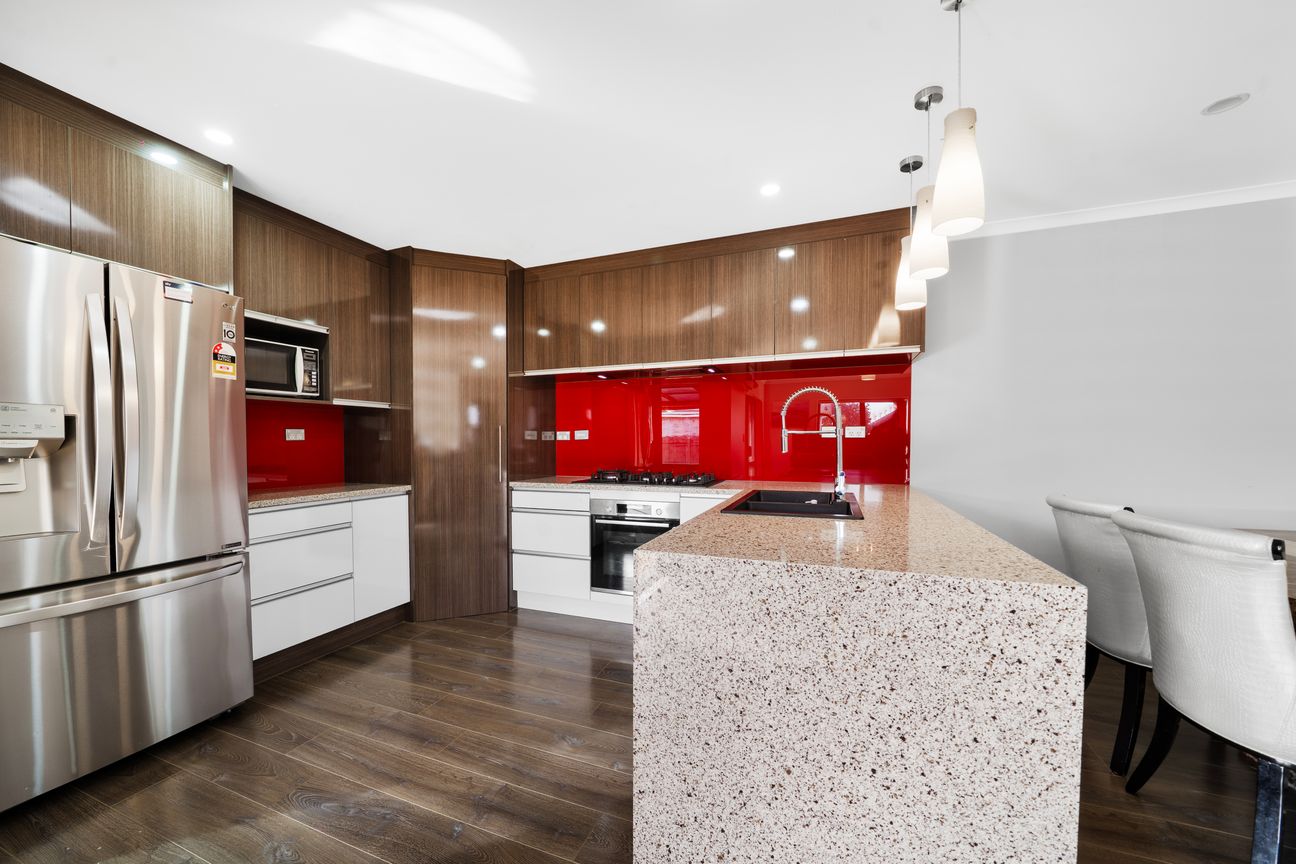 Freehold, Free-standing & Family Home! - Widok 3