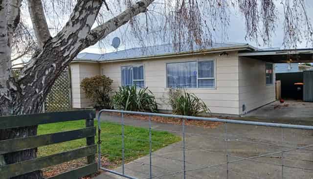 1 Chatsworth Place, Highbury