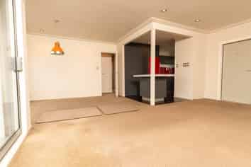 11/8 Western Springs Road, Morningside