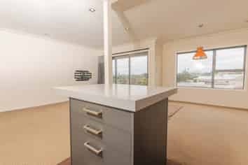 11/8 Western Springs Road, Morningside