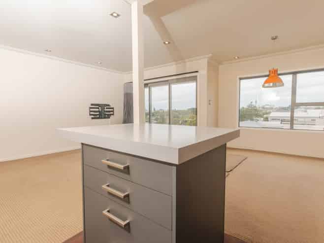 11/8 Western Springs Road, Morningside
