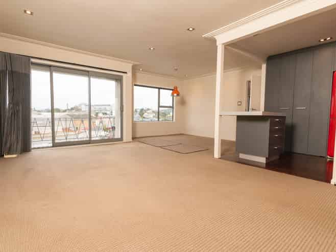 11/8 Western Springs Road, Morningside