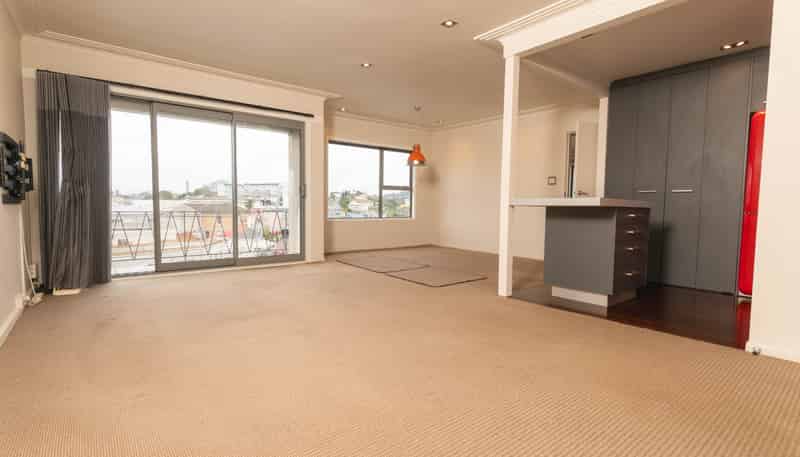 11/8 Western Springs Road, Morningside