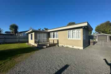 704 Riverslea Road South, Akina