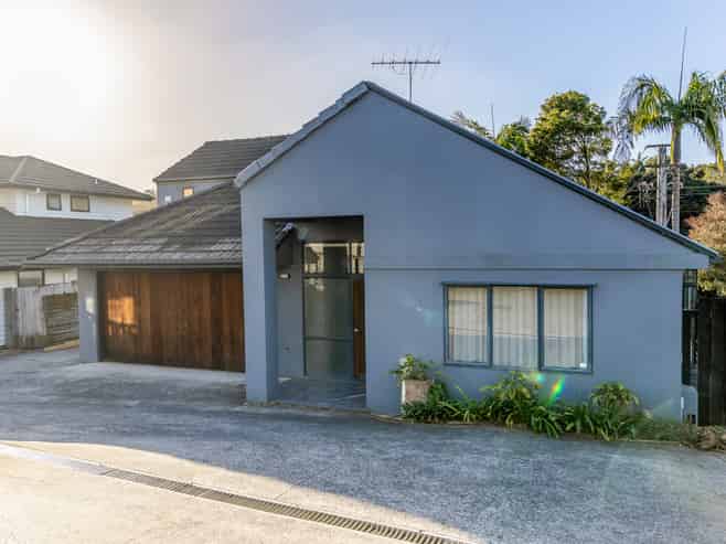 10C Tipene Place, Meadowbank