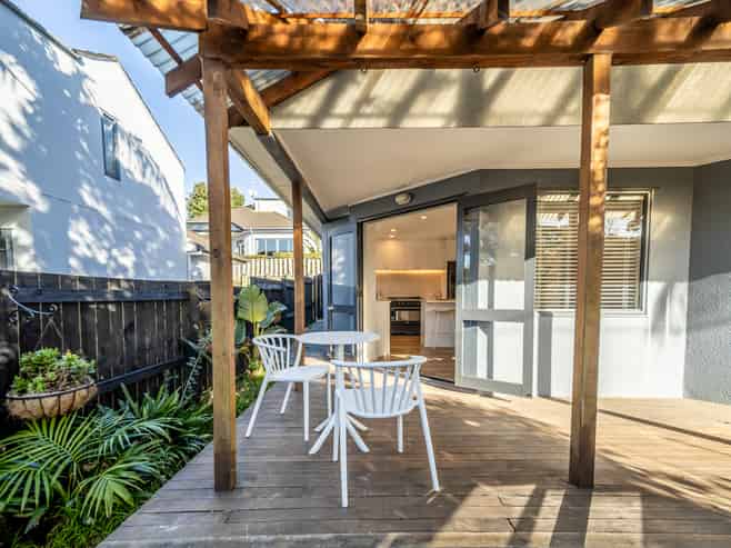10C Tipene Place, Meadowbank