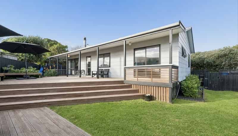 3 Barrett Drive, Waikanae Beach