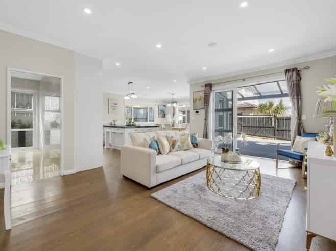 16 Evelina Lane, Flat Bush