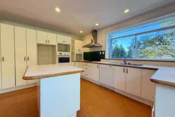 20 Bond Crescent, Forrest Hill