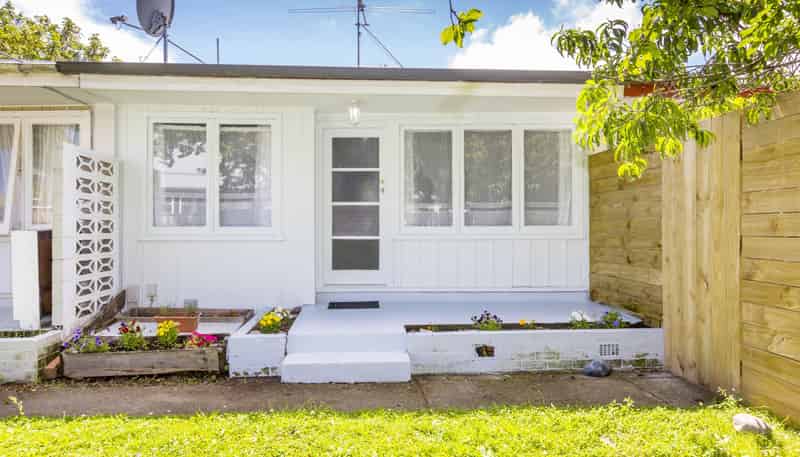 2/4 Granville Street, Silverstream