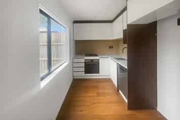10b Kent Road, Manurewa