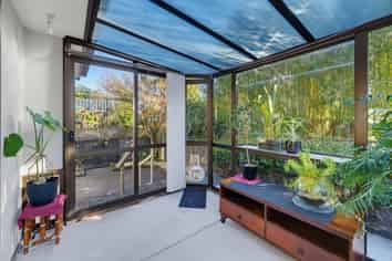 15 Lowry Avenue, Redwood