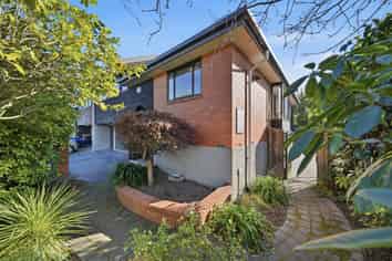 15 Lowry Avenue, Redwood