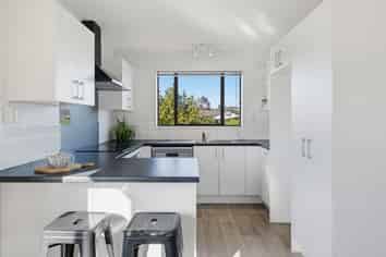 15 Lowry Avenue, Redwood