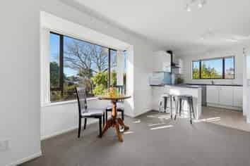 15 Lowry Avenue, Redwood