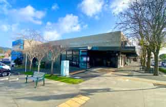 High-Exposure Glen Eden Commercial Space