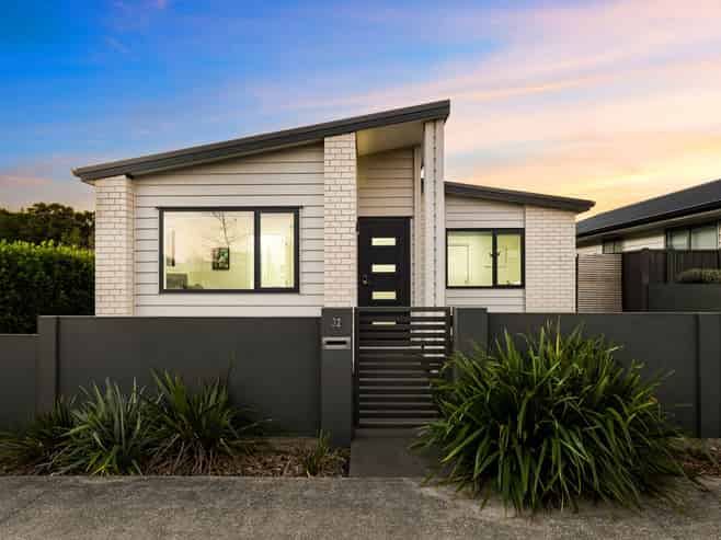 32 Karearea Avenue, Porirua