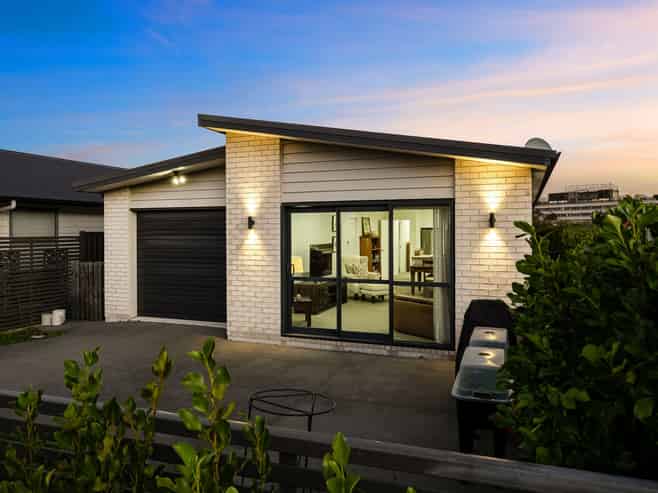32 Karearea Avenue, Porirua
