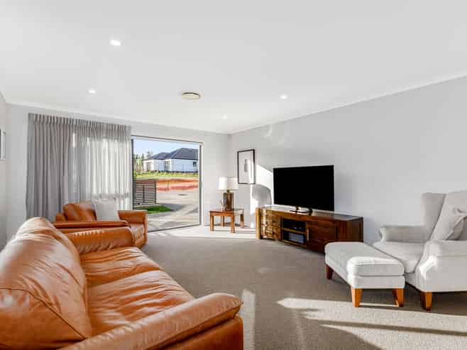 32 Karearea Avenue, Porirua