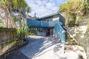 6 Menin Road, Raumati South
