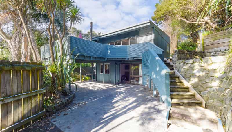 6 Menin Road, Raumati South