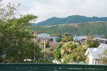 6 Menin Road, Raumati South
