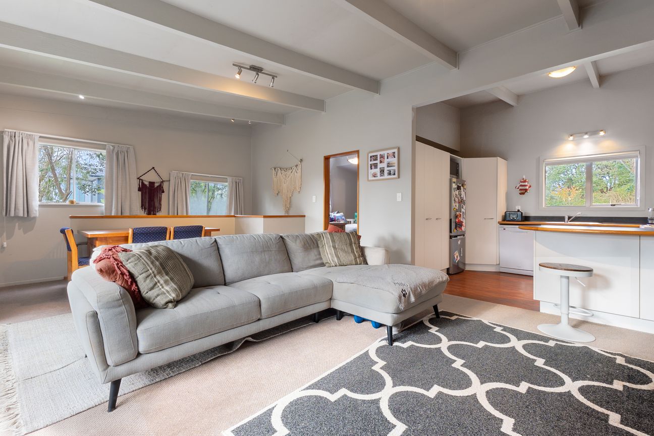 Coastal Ease, Tucked Among the Trees - Altro