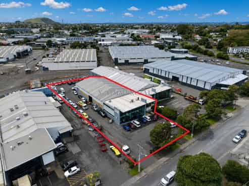 Ample Yard + Canopy Duo |1,198sqm