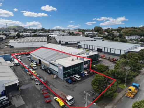 Ample Yard + Canopy Duo |1,198sqm