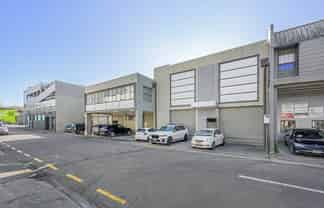 RARE CENTRAL NEWMARKET OFFICE / WAREHOUSE

