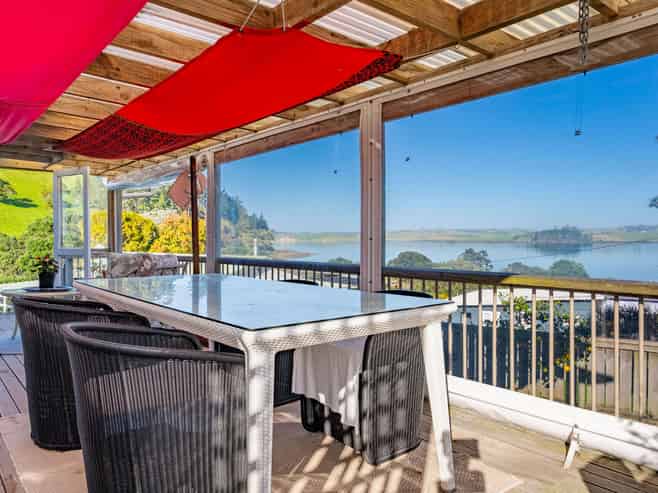 10 Oxford Street, Whakapirau
