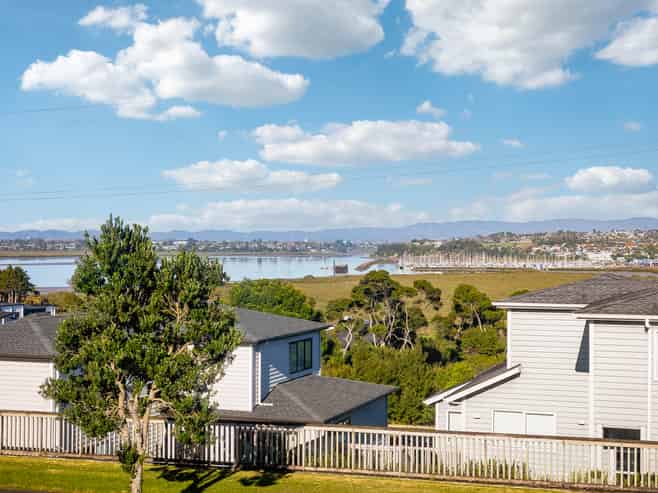 6/1 Scott Road, Hobsonville
