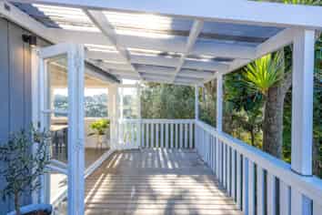 22 Ocean Road, Surfdale