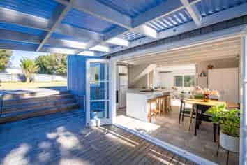 22 Ocean Road, Surfdale
