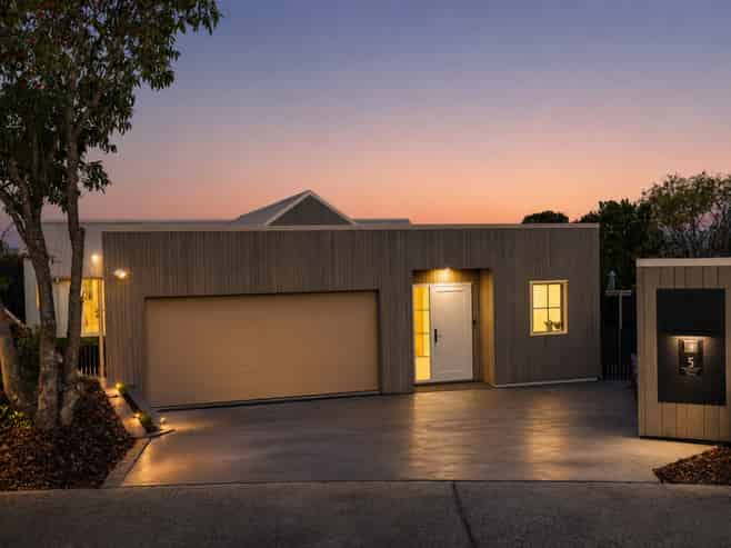 5 Ngaio Place, Lansdowne