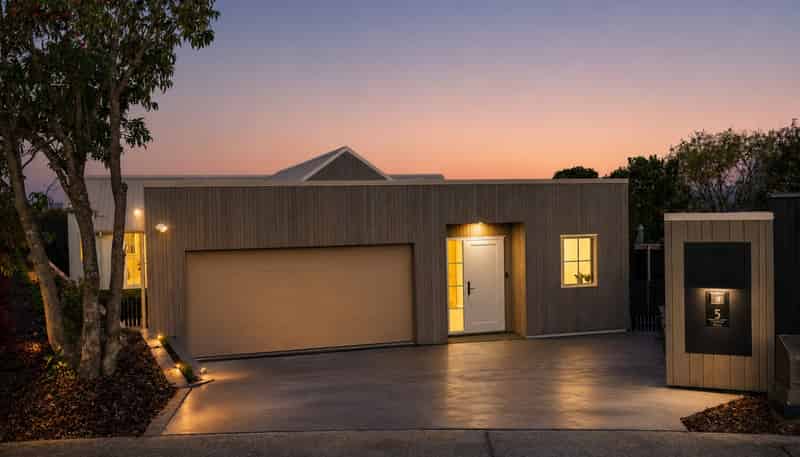5 Ngaio Place, Lansdowne