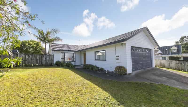 4 Wyatt Place, Glendene