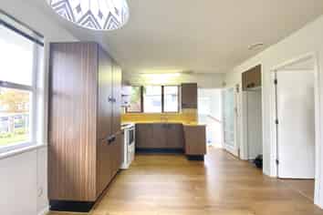 8 Whittle Place, New Windsor