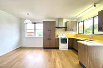 8 Whittle Place, New Windsor