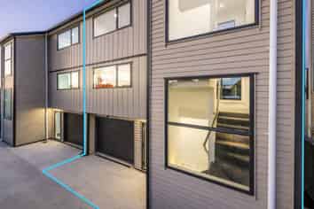 31D Waddell Avenue, Point England