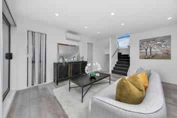 31D Waddell Avenue, Point England