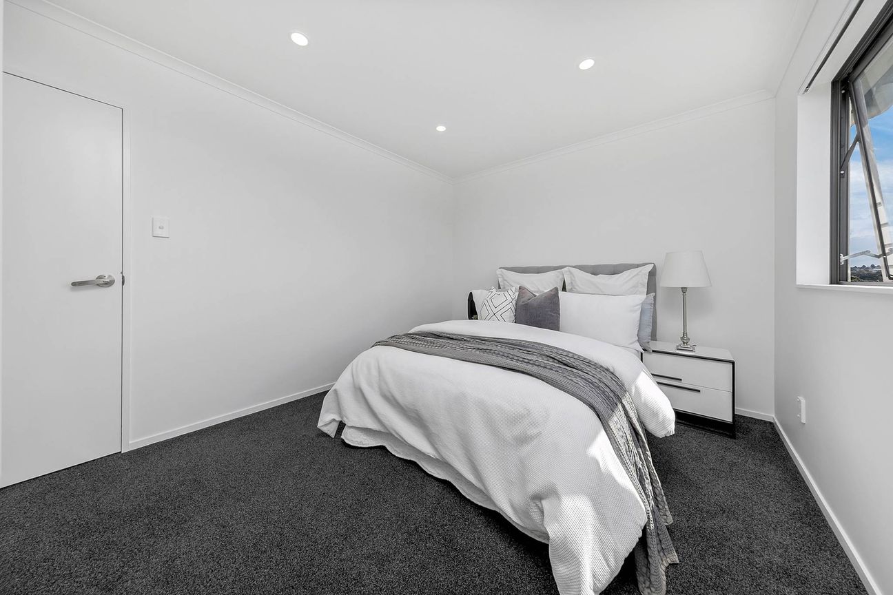 Craving Extra Space, Sleek Style & a Splash of... - Więcej