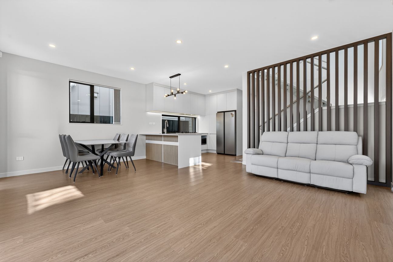 Contemporary Home with Versatile Spaces – pohled 2