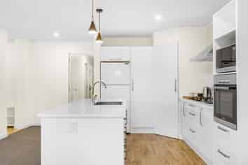 96 RisingHurst Terrace, Frankton