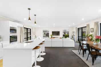 96 RisingHurst Terrace, Frankton