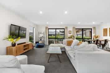 96 RisingHurst Terrace, Frankton