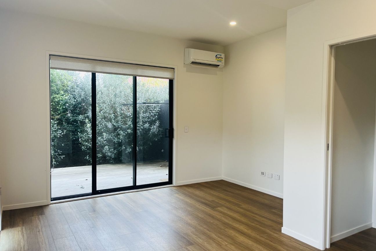 Modern Corner Townhouse in Prime Location - Mehr