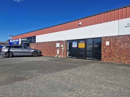 High profile showroom warehouse