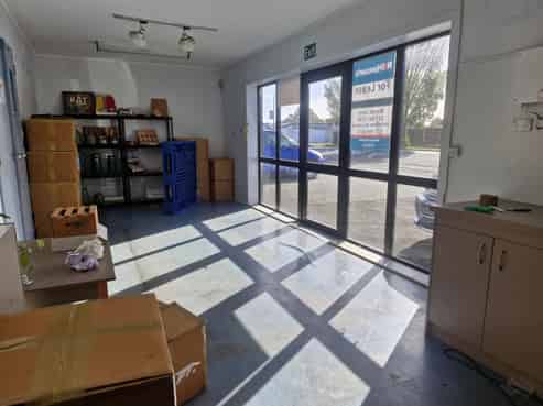 High profile showroom warehouse